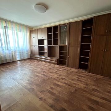 Вишняківська вул., 8