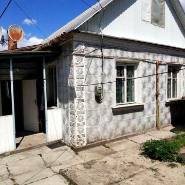 Здається половина будинку