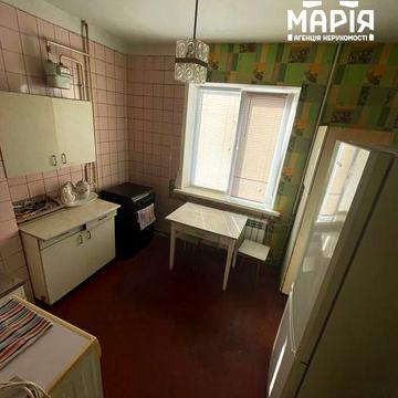 2х кімнатна квартира 52м2, кухня 8,5м2 на Садах-1