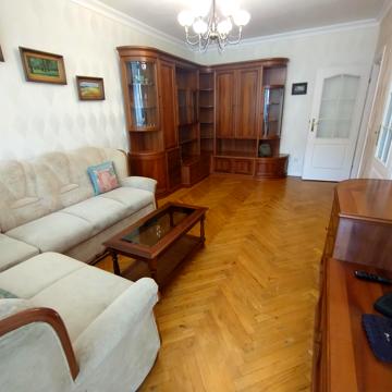 Івана Франка вул., 30