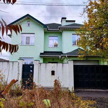 Продам  дім на 5 кімнат в районі Салтівки (Салтівське шосе)
