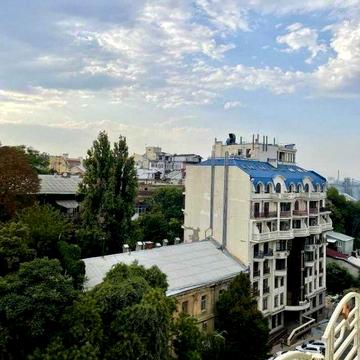 Продам 2-комнатную квартиру на Военном спуске!