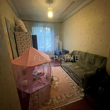 Монтажників вул., 31