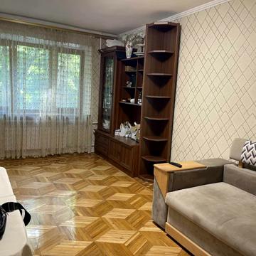 Академіка Філатова вул., 24