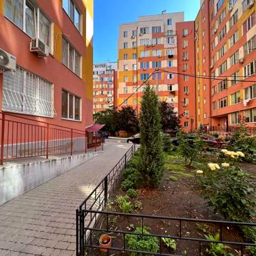 Михайла Грушевського вул., 39/3, корп. 1-4