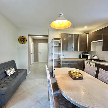 Богдана Хмельницького вул., 51