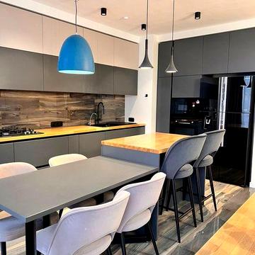 Продаж розкішної 4-кімнатної квартири в новобудові еліт класу на вул.