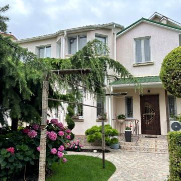 Здам в оренду половину свого будинку в Аркадіі