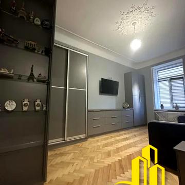 Павла Грабовського вул., 10