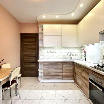 Велика 2 кімнатна квартира з ремонтом  в Бучі за 69000$