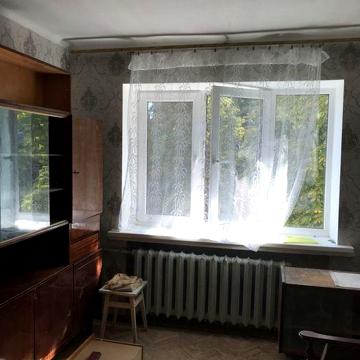 1- к кв.вул.Петропавлівська (маг.САМ). Без ремонту.