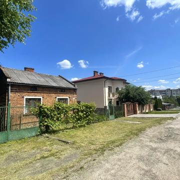 Молодіжна вул., 14
