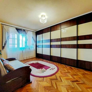 Варшавська вул., 56