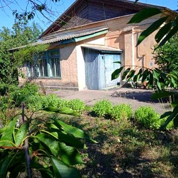 Продается часть дома (квартира) с участком, гаражом и подвалом