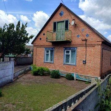 Будинок неподалік центру(Лісок)