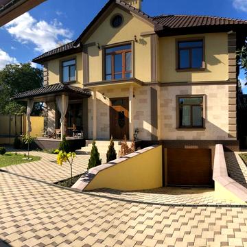 Анатолія Бачинського вул., 12