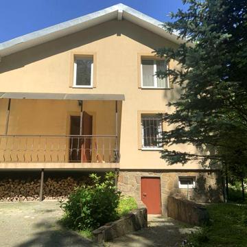Оренда 3- кімнатного будинку з подвірʼям 8 соток смт Івано- Франкове