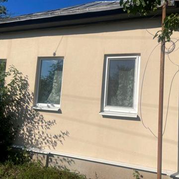 Продається житловий будинок з господарським будівлями.,