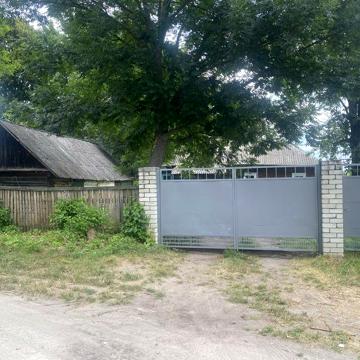 Продам будинок із великою земельною ділянкою біля річки в смт.Брусилів