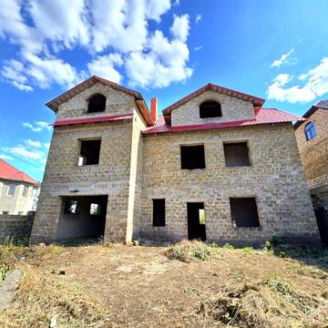 Крепкий дом, толстые стены. три этажа 7 соток