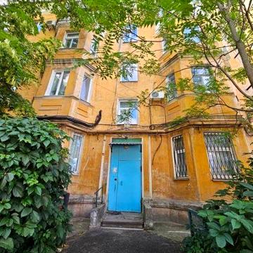 Продам 2 к квартиру 
Пр. Слобожанський (район вул. Калинова)
Сталінка