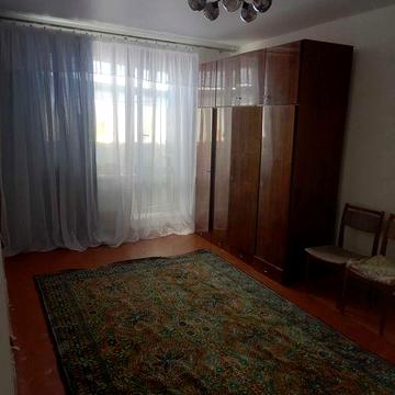 Продам 2 ком.кв.метро Барабашова,пр.Юбилейный 42.