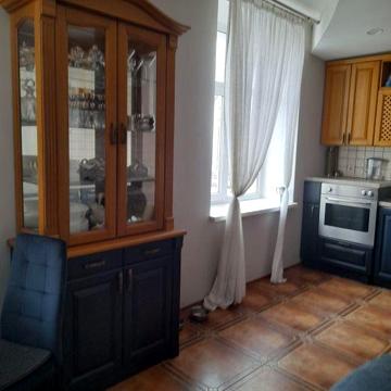 Центр ! підходить під програми. 3кімн квартира  120 м   авт/опал.