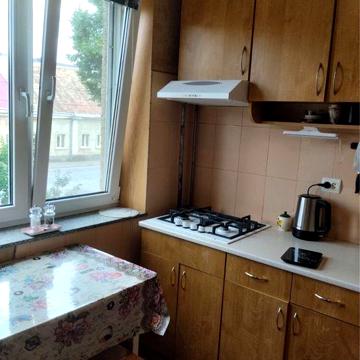 Здається трикімнатна квартира