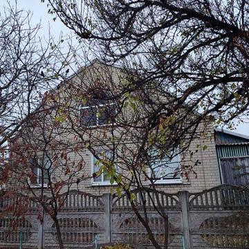 Продається подвіря,будинок з городом.Не здається (проживають люди)