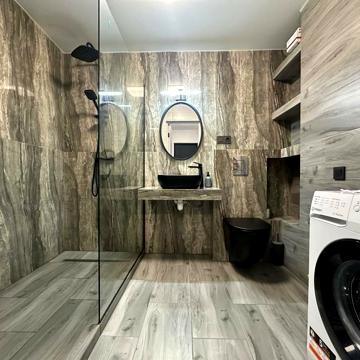 Євгена Коновальця вул., 37