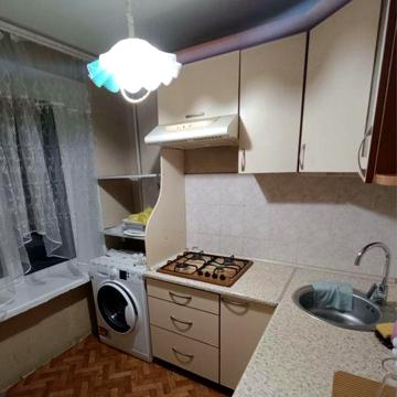 Сдам 2 ком квартиру ул. Запорожская , ост. Малый рынок .