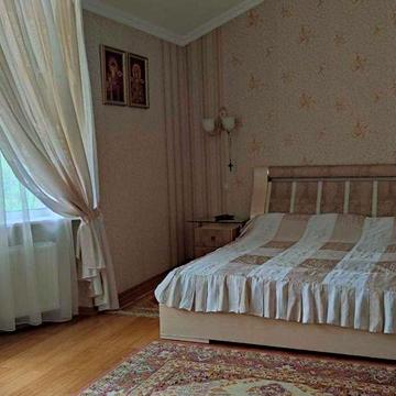 Продаж квартири 187м2, 4 кімнати, 3 поверхи. Біля парку. Гараж. ID:107