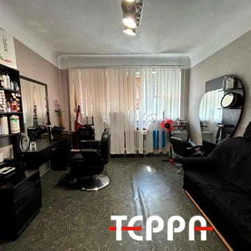 Продаж 2-кімнатної повнометражної квартири під салон краси