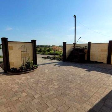 Сучасні таунхауси поблизу міста та моря