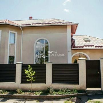 Монтажників вул., 56