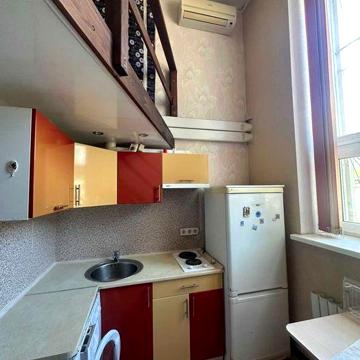 Сдам двухуровневую гостинку на Одесской, пр.Байрона,41.