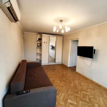 Миропільська вул., 3