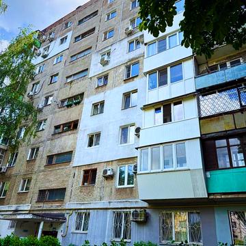 Небесної Сотні просп. (Маршала Жукова), 3