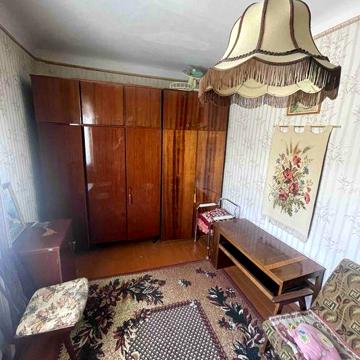 Здається 2 кімнатна квартира на Покровській.