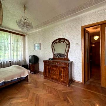 Продам 3-х Центр Нагорный ТЦ Нагорка  сталинка 83м2