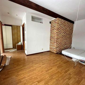 Будинок 300кв.м з частковим ремонтом, ділянка 6,5 соток