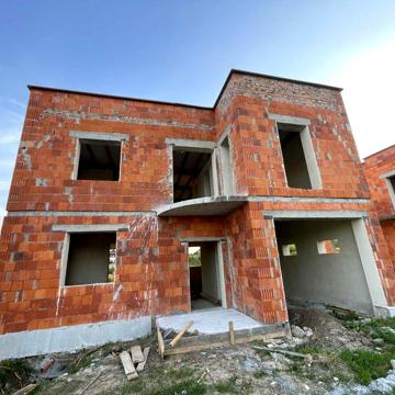 Продаж збудованого будинку з правом власності Малечковичі