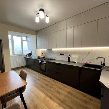 Продається простора 3 кім. пл.105 м2. Постанови.