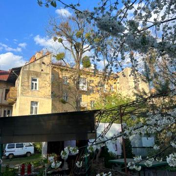 Продаж 2к квартири 41.6 кв. м на вул. Шептицьких 11