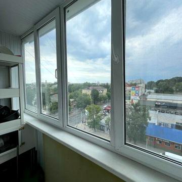 Продаж 3 кімн квартири (килими)