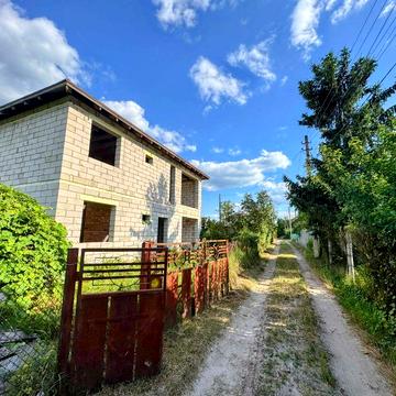 Будинок-коробка 200м² на ділянці 6.5 сот | Стоянка