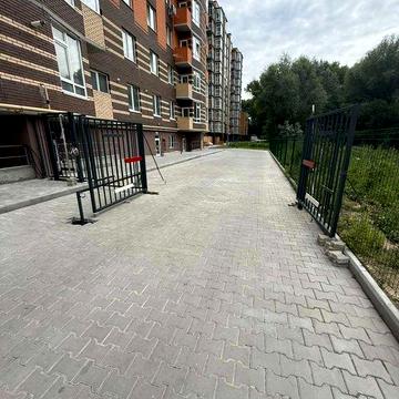 2к, Зарічанська, є можливість зробити 3к - або 2к з гардеробними