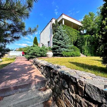 Сучасний будинок на березі річки (Братське, Новоолександрівка)