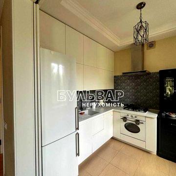 Продам 3 к.кв.,  Сталинка, ХТЗ, метро Тракторный завод