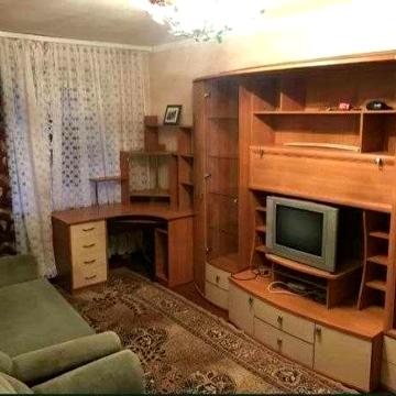 здають 1 кім квартирy  на  Подолі з 15 липня